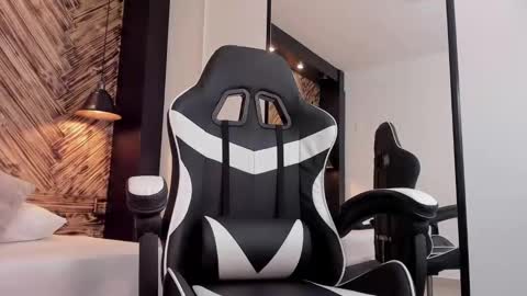 V E N U S  online show from September 20, 8:56 pm