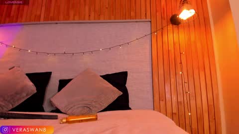 veraswan1 online show from January 1, 7:52 am