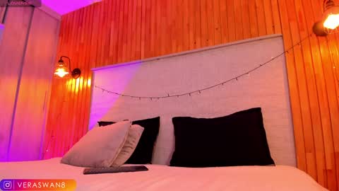 veraswan1 online show from January 3, 11:23 pm