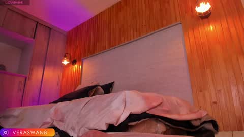 veraswan1 online show from December 19, 2:12 am