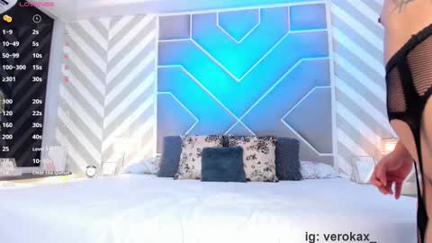 Snapshot of verokax chatting on October 2, 5:06 am Vero online show from October 2, 5:06 am