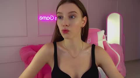 Snapshot of veronicavance chatting on September 16, 6:49 am Veronica online show from September 16, 6:49 am