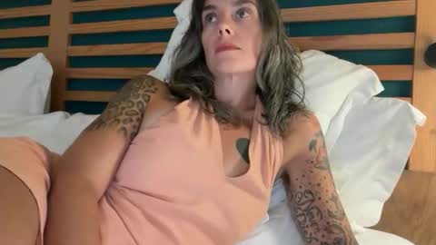 Veronica online show from May 24, 1:13 am