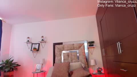 Vianca Cruz online show from October 22, 1:35 pm