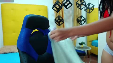 nahomy online show from January 30, 4:02 pm