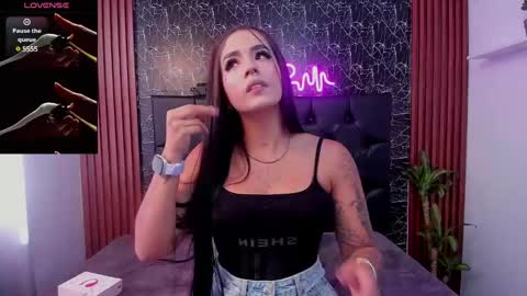 Snapshot of vichy_evans chatting on January 22, 7:45 pm Vichy  Everyday From 1400 to 2130 Col Time online show from January 22, 7:45 pm