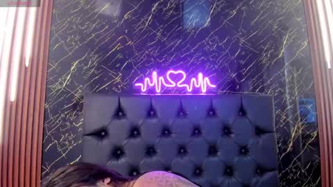 Snapshot of vichy_evans chatting on October 17, 8:35 pm Vichy  Everyday From 1400 to 2130 Col Time online show from October 17, 8:35 pm