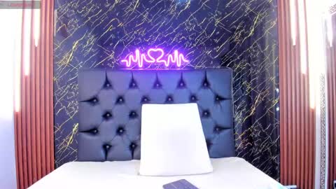 Snapshot of vichy_evans chatting on September 12, 8:11 pm Vichy  Everyday From 1400 to 2130 Col Time online show from September 12, 8:11 pm