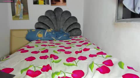 vicky manuela online show from February 14, 4:15 am