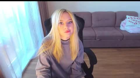 Snapshot of vickydragons chatting on October 17, 9:57 am nastya  Help me reach 100 likes  online show from October 17, 9:57 am
