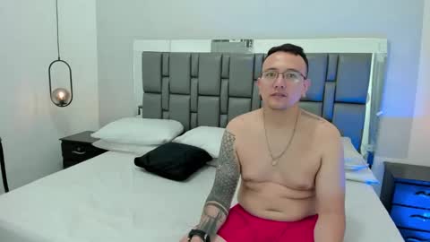 Snapshot of victoria_and_michael chatting on September 24, 3:46 am victoria_and_michael online show from September 24, 3:46 am