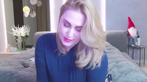 Miss V online show from December 6, 1:16 pm