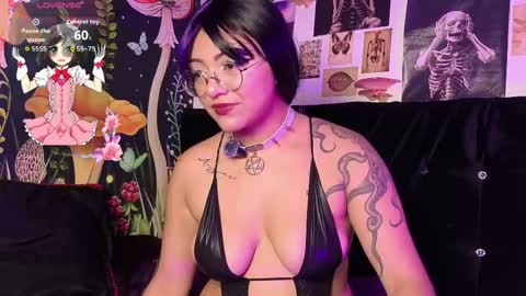 victoriia_thompson online show from March 7, 9:15 pm