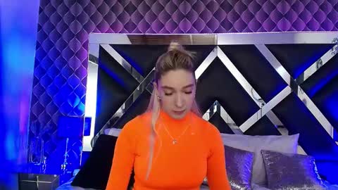 victtoria lee online show from October 27, 7:25 pm