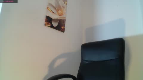 VIOLET  online show from March 6, 12:04 pm