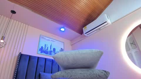 Viiolett online show from December 19, 8:15 pm