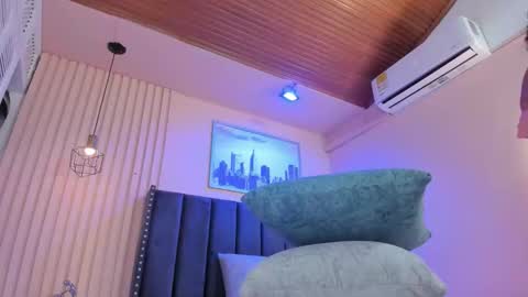 Viiolett online show from March 12, 9:18 pm