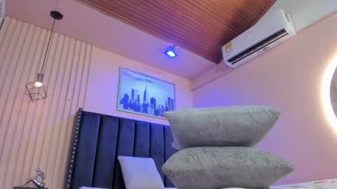 Viiolett online show from April 16, 8:20 pm