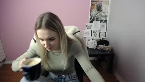 Snapshot of viktoria_lovely chatting on February 26, 11:21 am viktoria_lovely online show from February 26, 11:21 am