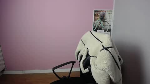 Snapshot of viktoria_lovely chatting on February 18, 6:04 am viktoria_lovely online show from February 18, 6:04 am