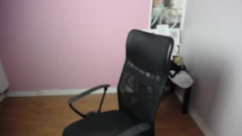 Snapshot of viktoria_lovely chatting on December 17, 6:24 am viktoria_lovely online show from December 17, 6:24 am