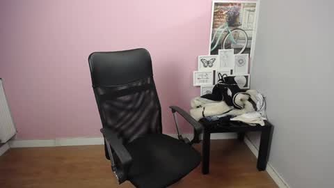 Snapshot of viktoria_lovely chatting on January 31, 9:27 am viktoria_lovely online show from January 31, 9:27 am