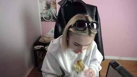 viktoria_lovely online show from March 3, 7:59 am