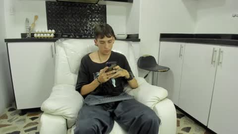 Vincent online show from December 8, 12:02 am