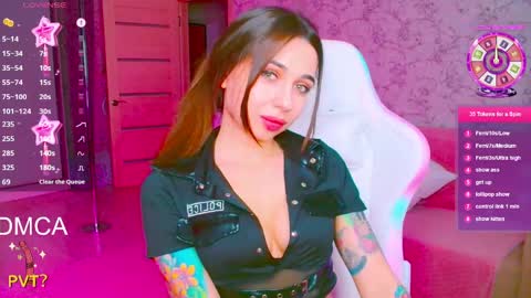 Vinkiepinkie online show from April 5, 5:10 pm