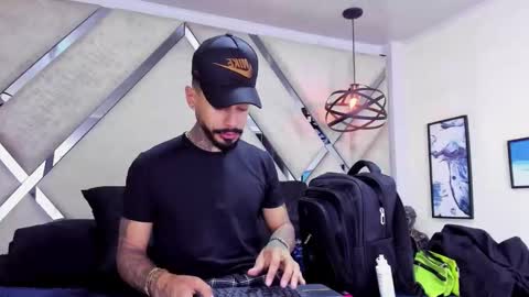 ---Vinzen--- online show from November 10, 5:32 am