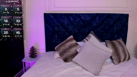 Violet online show from February 9, 6:32 pm