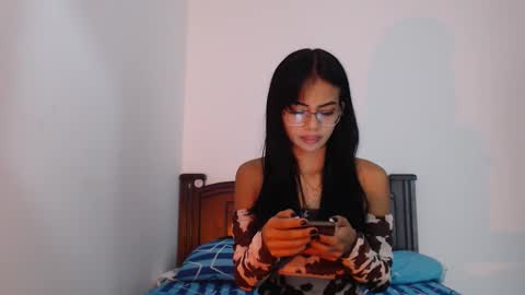 Violet online show from February 16, 2:15 pm