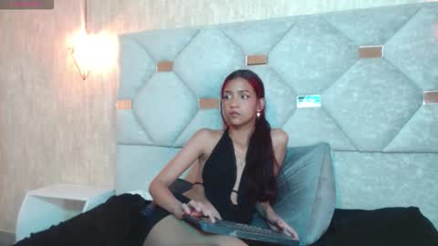 Violet online show from March 19, 3:50 pm