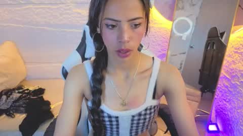 violet_little_v online show from June 29, 7:46 pm