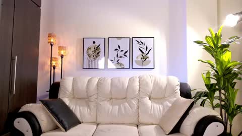 Violeta online show from April 13, 8:13 pm