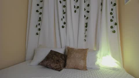 Violeta  online show from April 21, 11:17 am
