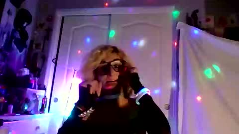 violetsprings7 online show from March 28, 12:39 pm