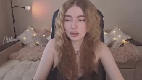 ViolettaOtis online show from February 20, 12:29 pm