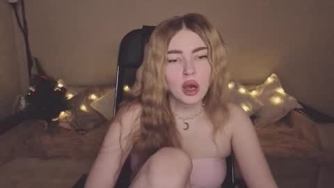 ViolettaOtis online show from December 19, 12:44 pm