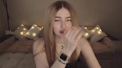 ViolettaOtis online show from November 4, 12:39 pm