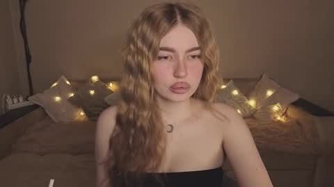 ViolettaOtis online show from February 28, 4:22 pm