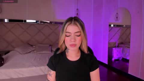 Violett  online show from November 17, 6:32 pm