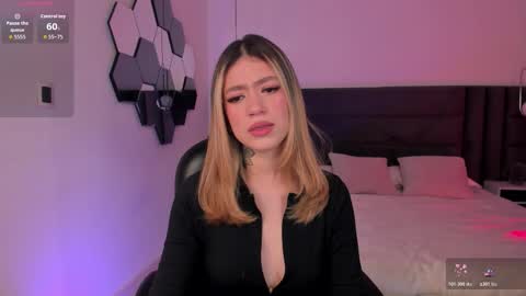 Violett  online show from February 3, 6:45 pm