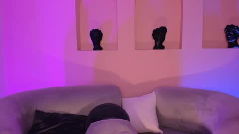 Violett  online show from May 7, 10:11 am