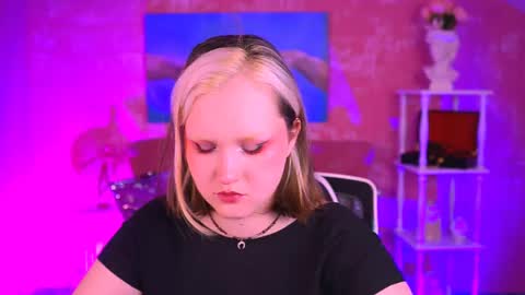 Violett online show from June 7, 9:36 am