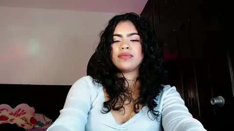 Snapshot of violetwitch05 chatting on September 14, 4:59 am Violet online show from September 14, 4:59 am