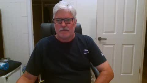 Snapshot of viper654321 chatting on October 16, 7:52 am viper654321 online show from October 16, 7:52 am