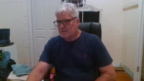 Snapshot of viper654321 chatting on December 10, 7:37 am viper654321 online show from December 10, 7:37 am