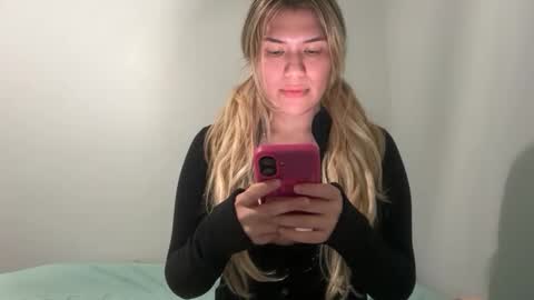 Virgngirl online show from May 26, 2:06 am