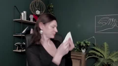 Vivian online show from February 9, 7:01 am